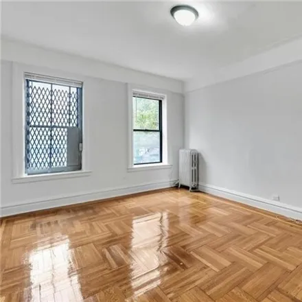 Image 9 - 335 East 209th Street, New York, NY 10467, USA - Apartment for sale