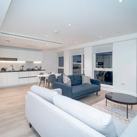 Rent this 2 bed apartment on Beaulieu House in 15 Glenthorne Road, London
