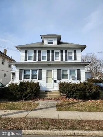 Rent this 3 bed house on 129 Ellis Street in Elsmere, Glassboro