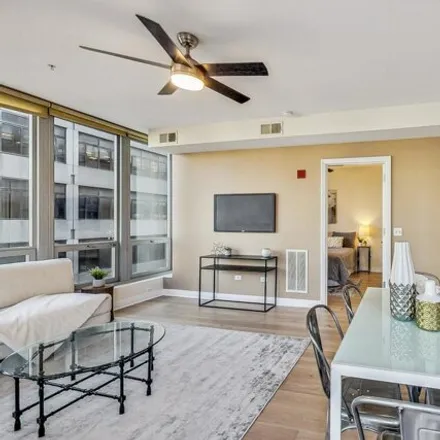 Image 3 - 565 West Quincy Street, Chicago, IL 60661, USA - Condo for sale