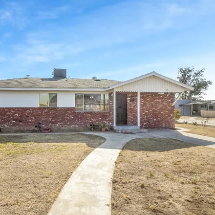 Buy this 3 bed house on 8805 East Dinuba Avenue in Selma, CA 93662