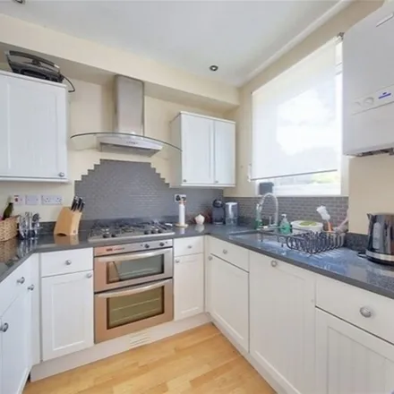 Image 3 - 18 Christchurch Close, London, SW19 2NZ, United Kingdom - Townhouse for rent