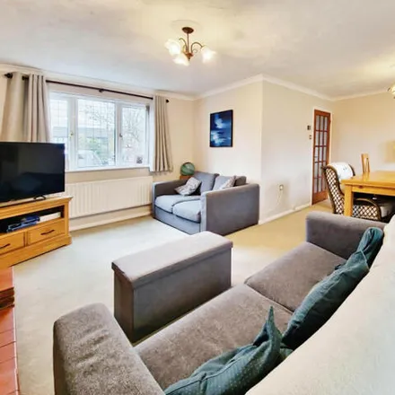 Image 3 - 16 Sturmer Close, Yate Rocks, BS37 5UR, United Kingdom - House for rent