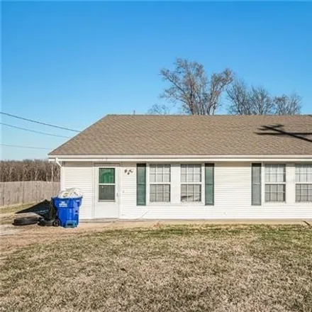 Buy this studio house on 12309-11 3rd St in Grandview, Missouri