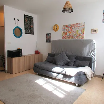 Image 2 - BNP Paribas, Place Barentin, 17000 La Rochelle, France - Apartment for rent