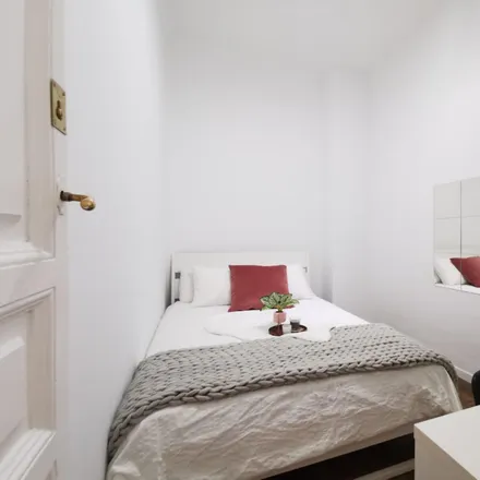 Rent this 12 bed room on Madrid in Calle Preciados, 42