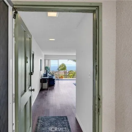 Image 6 - 2235 West 25th Street, Los Angeles, CA 90732, USA - Condo for sale