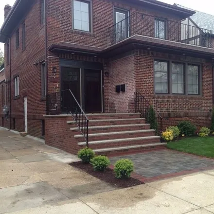 Image 2 - 134 East Walnut Street, City of Long Beach, NY 11561, USA - House for sale