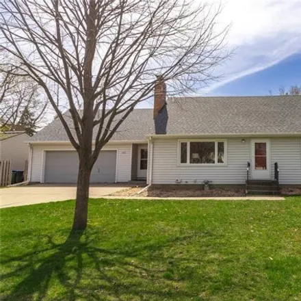 Buy this 3 bed house on 1454 Shryer Avenue West in Roseville, MN 55113