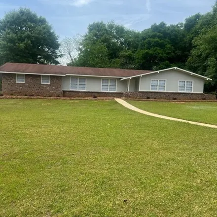 Rent this 3 bed house on 3228 Candlewood Drive in Springdale, Dothan