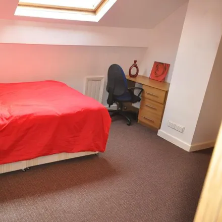 Rent this 5 bed room on 48 Thornville Crescent in Leeds, LS6 1JH