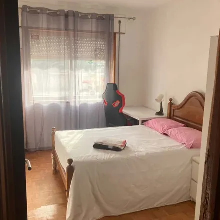 Rent this 4 bed room on Travessa da Fonte de Contumil in 4350-191 Porto, Portugal