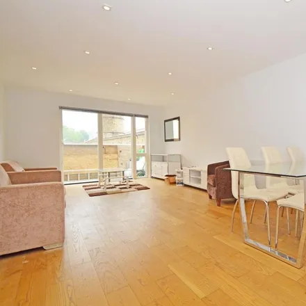 Rent this 3 bed apartment on Heneage Street in Spitalfields, London