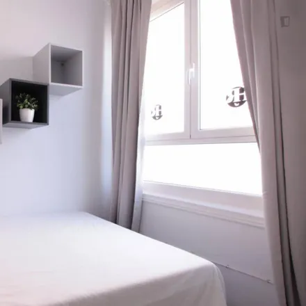 Rent this 5 bed room on Carrer Gran de Gràcia in 239, 08012 Barcelona
