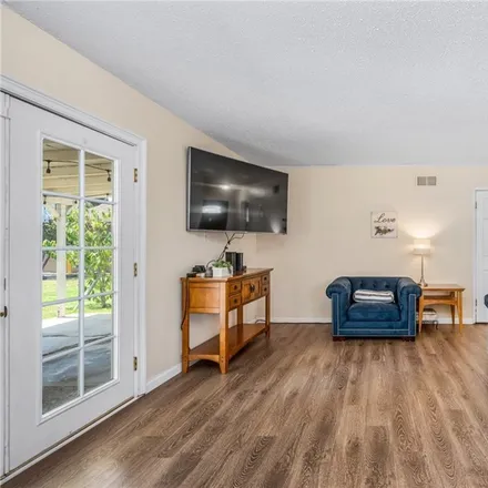 Image 6 - 2406 West Camden Place, Santa Ana Gardens, Santa Ana, CA 92704, USA - House for sale