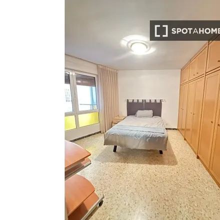 Rent this 5 bed room on Teatro del Mercado in Plaza de Santo Domingo, 50003 Zaragoza