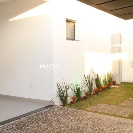 Buy this 3 bed house on Rotunda Coralia Lima Machado in Jardim Inconfidência, Uberlândia - MG