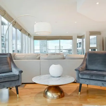 Rent this 3 bed apartment on 3 Merchant Square in London, W2 1AS