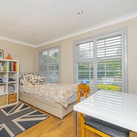 Image 9 - 7 The Shires, London, TW10 5HF, United Kingdom - House for sale