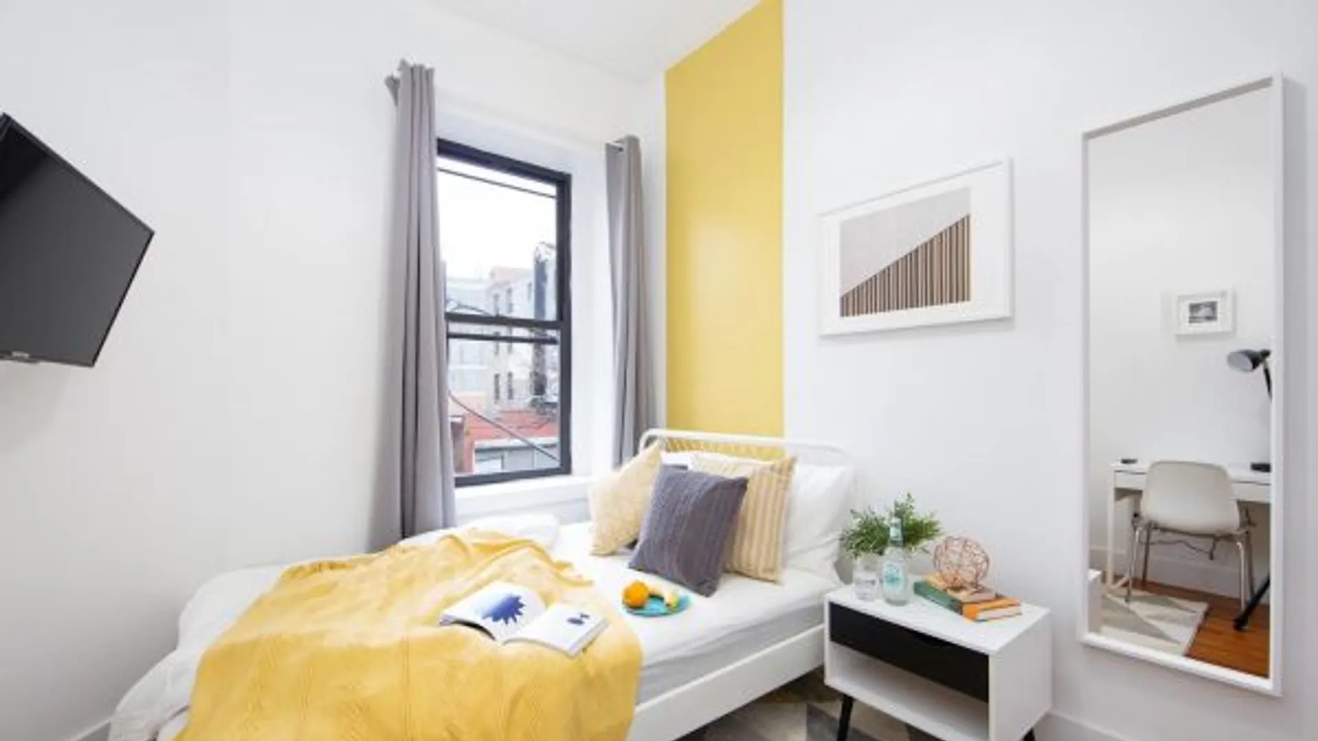 54 Cumberland Street, New York, NY 11205, USA | Room for rent