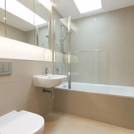Rent this 2 bed apartment on 22 Elsie Road in London, SE22 8PW