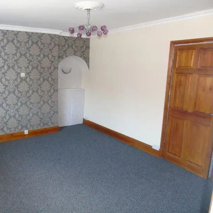 Image 3 - Tuxford Crescent, Ardsley, S71 5QS, United Kingdom - Townhouse for rent
