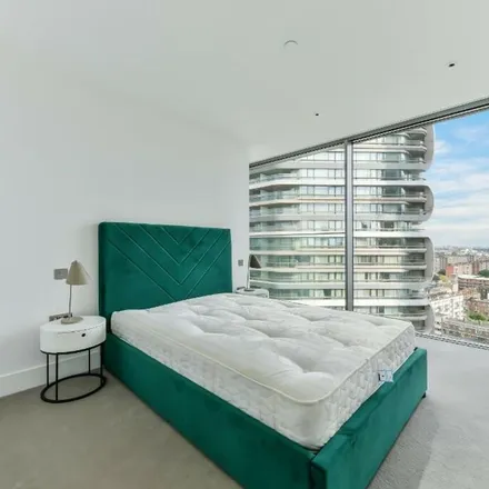 Image 1 - Carrara Tower, 1 City Road, London, EC1V 2AD, United Kingdom - Apartment for rent