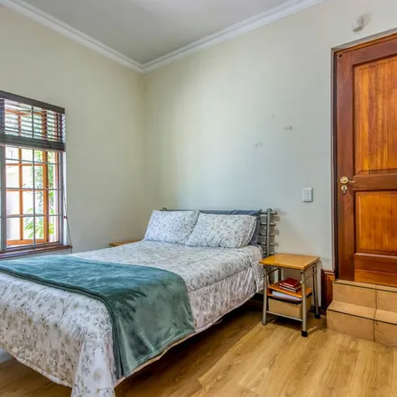 Image 6 - 238 Bryanston Drive, Johannesburg Ward 103, Sandton, 1617, South Africa - Apartment for rent