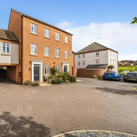 Buy this 3 bed townhouse on Pennine Way in Grantham, NG31 8XE