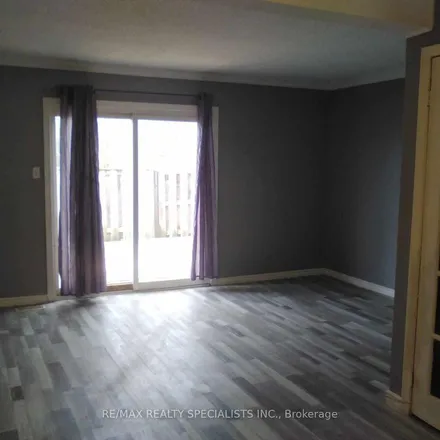 Image 7 - Applewood Crescent, Guelph, ON N1H 7H6, Canada - Apartment for rent