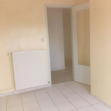 Rent this 4 bed apartment on 1 Rue de l'Arquebuse in 51300 Vitry-le-François, France