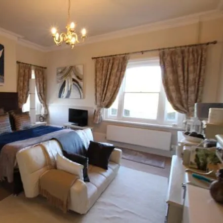 Image 3 - Longville, Pittville Circus Road, Prestbury, GL52 2PZ, United Kingdom - Apartment for rent