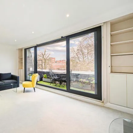 Buy this 2 bed apartment on St Saviour's in Pimlico, St George's Square