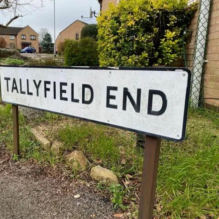 Image 8 - Tallyfield End, Northampton, NN4 8UX, United Kingdom - Townhouse for sale