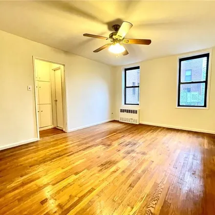 Image 2 - 2680 East 19th Street, New York, NY 11235, USA - Condo for sale