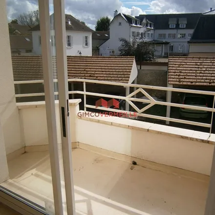 Rent this 2 bed apartment on 5 Place de la Division Leclerc in 78960 Voisins-le-Bretonneux, France