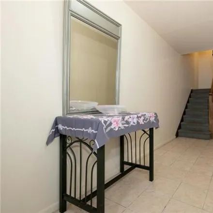 Image 3 - 6120 Riverdale Avenue, New York, NY 10471, USA - House for sale