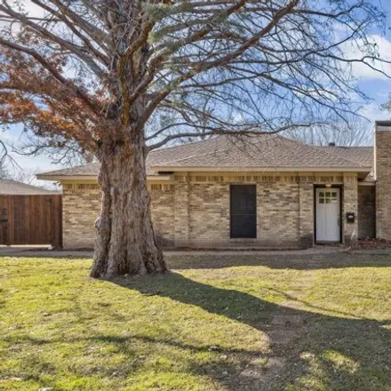 Buy this 3 bed house on 987 North Graves Street in McKinney, TX 75069
