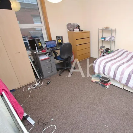 Image 8 - Back Welton Mount, Leeds, LS6 1ET, United Kingdom - House for rent