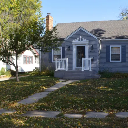 Buy this 3 bed house on 3122 Summit Street in Sioux City, IA 51104