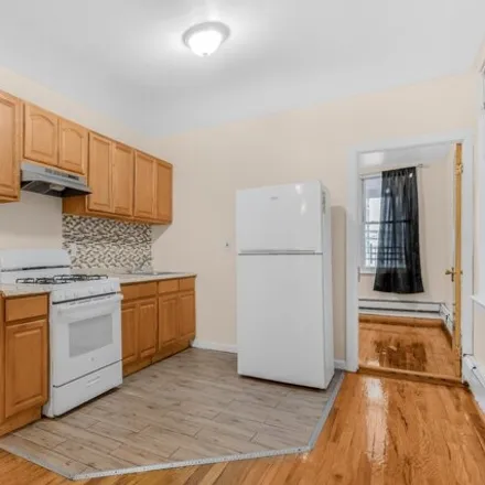 Image 6 - 3608 Neptune Avenue, New York, NY 11224, USA - Townhouse for sale