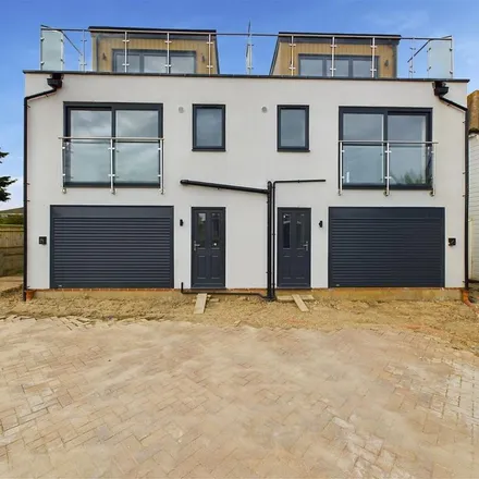 Rent this 3 bed duplex on East Sands Holiday Park in Brighton Road, Lancing