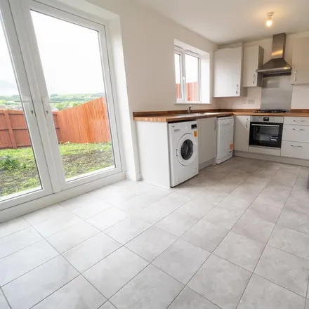 Image 1 - Spring Meadows, Darwen, BB3 3FX, United Kingdom - Townhouse for rent