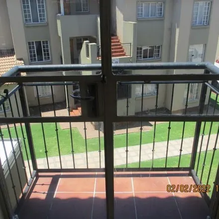 Rent this 2 bed townhouse on Cecil Street in Johannesburg Ward 125, Johannesburg