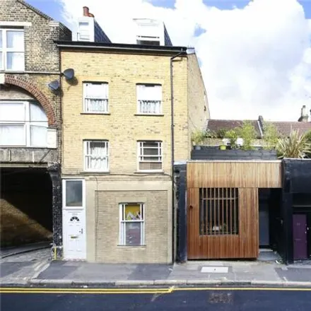 Rent this 2 bed townhouse on Tavern Apartments in St. Nicholas Street, London