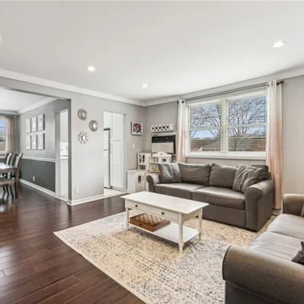 Image 2 - 251-10 58th Avenue, New York, NY 11362, USA - Apartment for sale