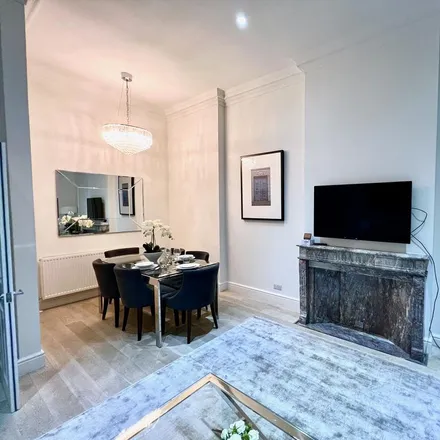 Rent this 3 bed apartment on 17 Marloes Road in London, W8 5LL