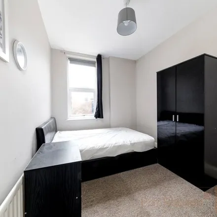 Rent this 3 bed apartment on Starbeck Avenue in Newcastle upon Tyne, NE2 1RH