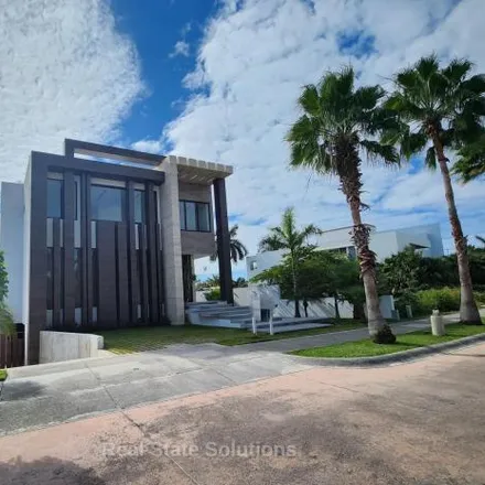 Buy this 6 bed house on Avenida Puerto Cancun Sur in 77524 Cancún, ROO