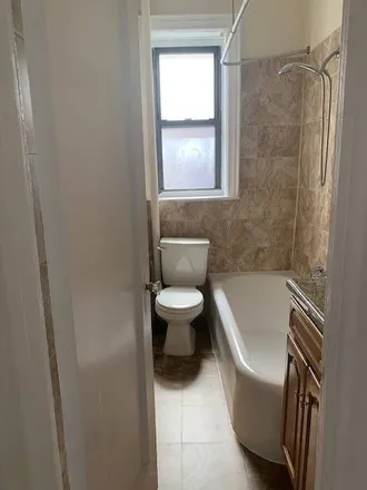 Image 7 - 2325 65th Street, New York, NY 11204, USA - Apartment for sale